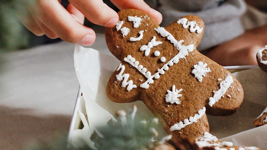 3 Christmas bakes to make with the kids | NSPCC
