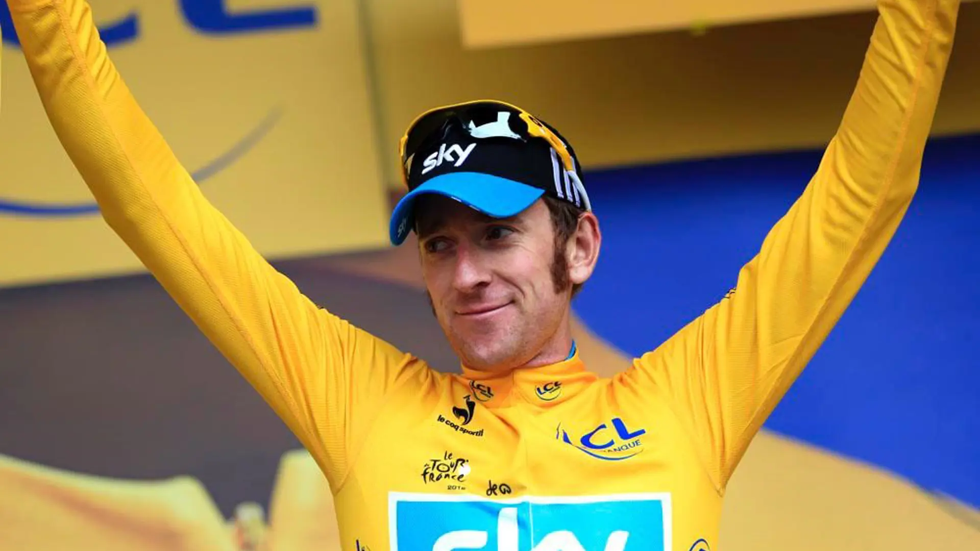 Sir Bradley Wiggins cheering in cycling outfit